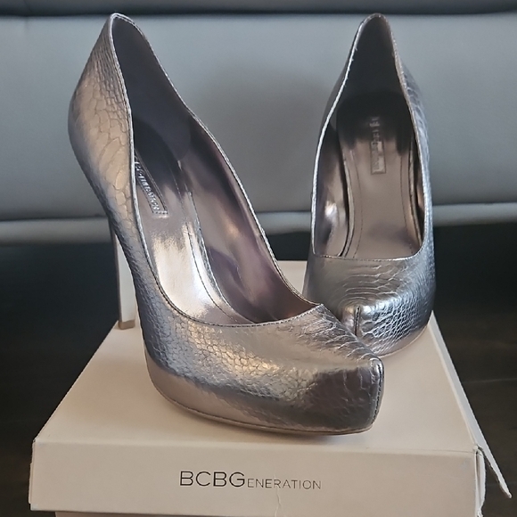 BCBGeneration Shimmering Silver Textured Heels - Size 10 - Picture 1 of 4